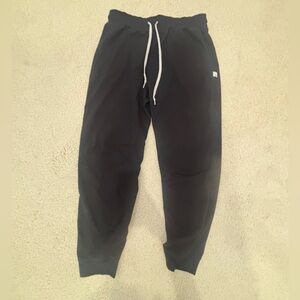 Vuori dreamknit black heather joggers. Small
